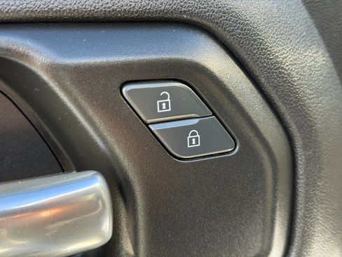 Used 2019 Chevrolet Silverado 1500 Custom w/ Custom Convenience Package image 13