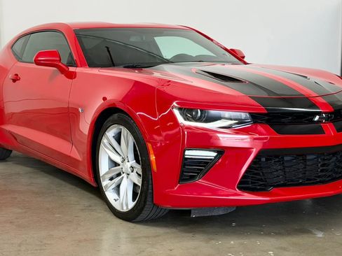 Used 2016 Chevrolet Camaro SS RWD image 2