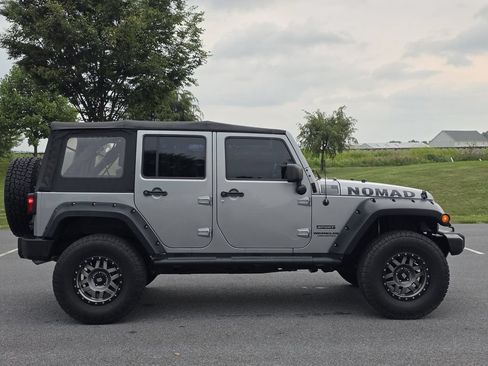 Used 2017 Jeep Wrangler Unlimited Sport w/ Connectivity Group AWD/4WD image 9