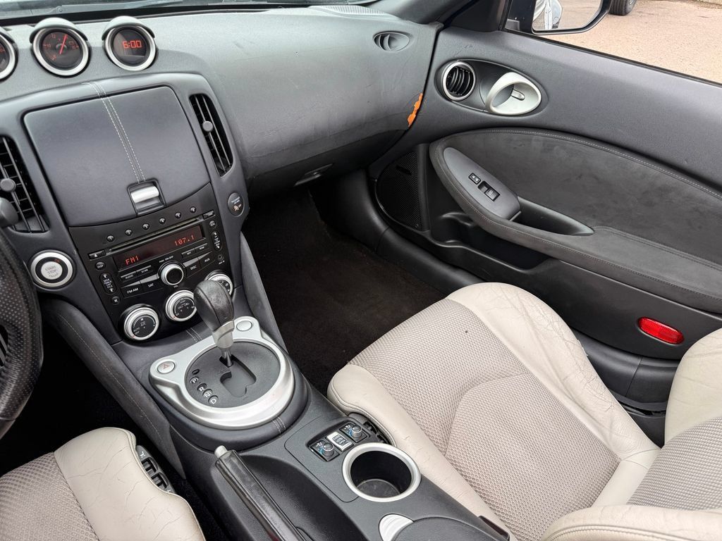 Used 2011 Nissan 370Z Touring RWD image 32