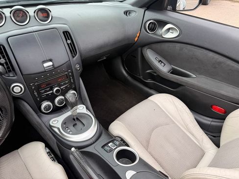 Used 2011 Nissan 370Z Touring RWD image 32