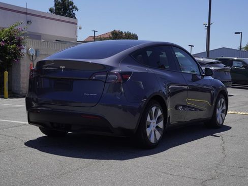 Used 2023 Tesla Model Y Long Range AWD/4WD image 4