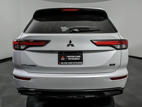 Used 2024 Mitsubishi Outlander SE Black Edition FWD image 8