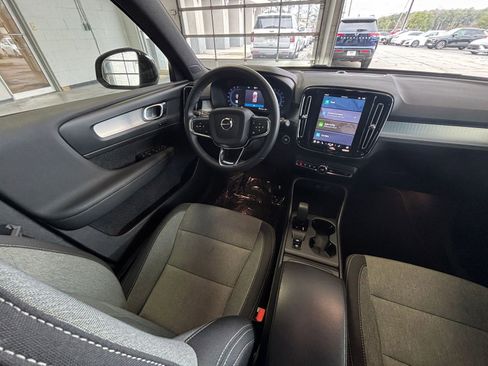 Used 2024 Volvo XC40 B5 Core image 37