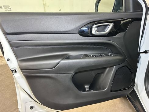 New 2026 Jeep Compass Limited image 17