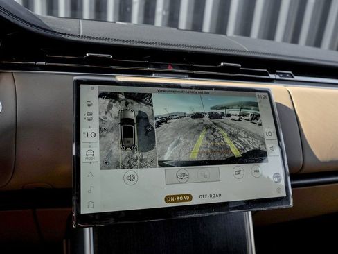 New 2026 Land Rover Range Rover Long Wheelbase SE AWD/4WD image 13