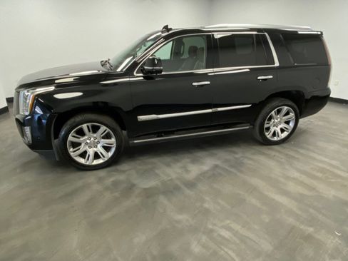 Used 2017 Cadillac Escalade Premium Luxury image 3