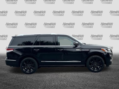 Used 2023 Lincoln Navigator Reserve image 3