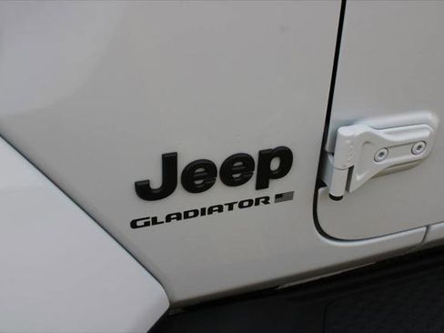 Certified 2023 Jeep Gladiator Sport image 11