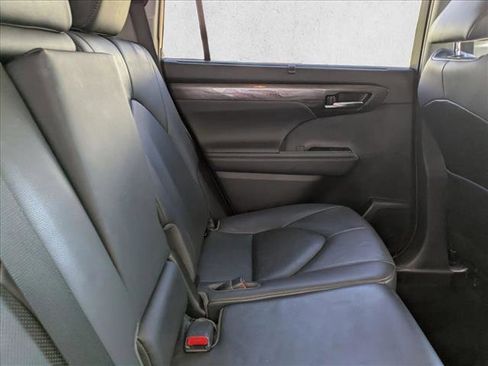 Used 2020 Toyota Highlander Limited image 23