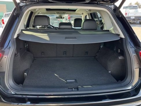 Used 2018 Volkswagen Tiguan SEL Premium image 31