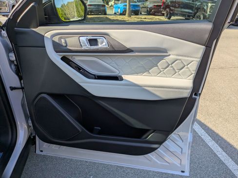 New 2026 Ford Explorer Platinum image 40