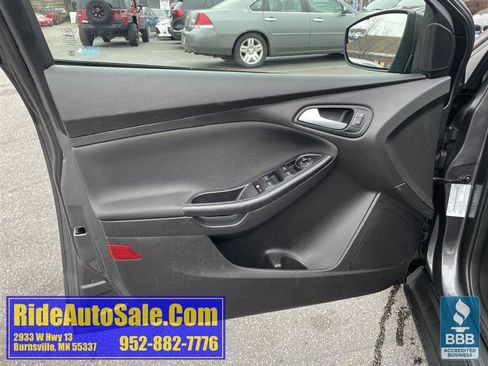 Used 2017 Ford Focus SE image 9
