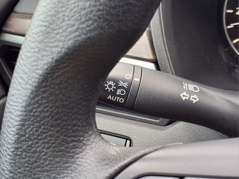 Used 2025 Nissan Altima 2.5 SV FWD image 19