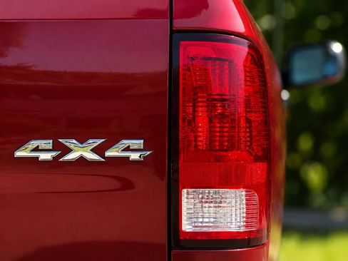 Used 2015 RAM 1500 Classic SLT w/ Luxury Group AWD/4WD image 13