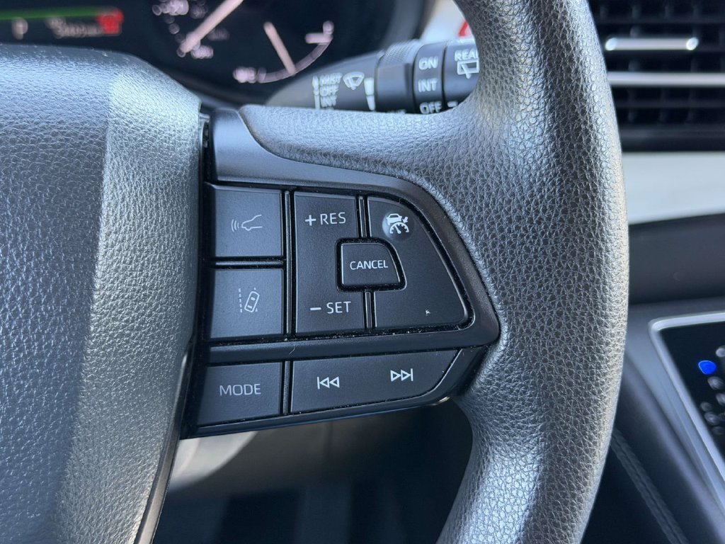 Used 2025 Toyota Sienna LE FWD image 10