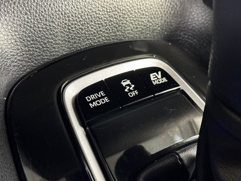 Used 2025 Toyota Corolla LE FWD image 42