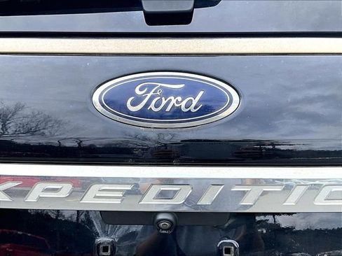 Used 2019 Ford Expedition Limited w/ Equipment Group 302A AWD/4WD image 8