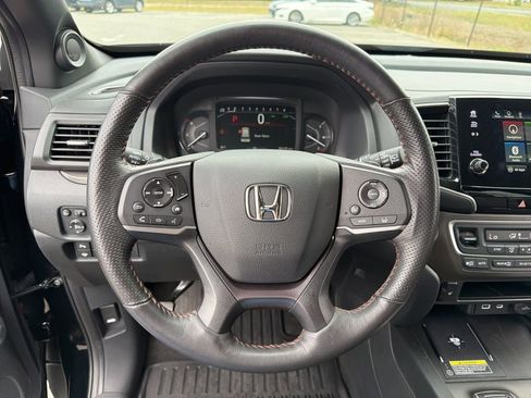 Certified 2025 Honda Passport TrailSport image 17