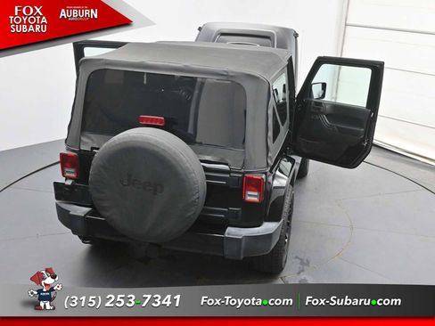 Used 2018 Jeep Wrangler Sahara w/ Dual Top Group AWD/4WD image 35
