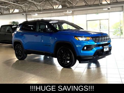 Used 2022 Jeep Compass Latitude AWD/4WD image 2