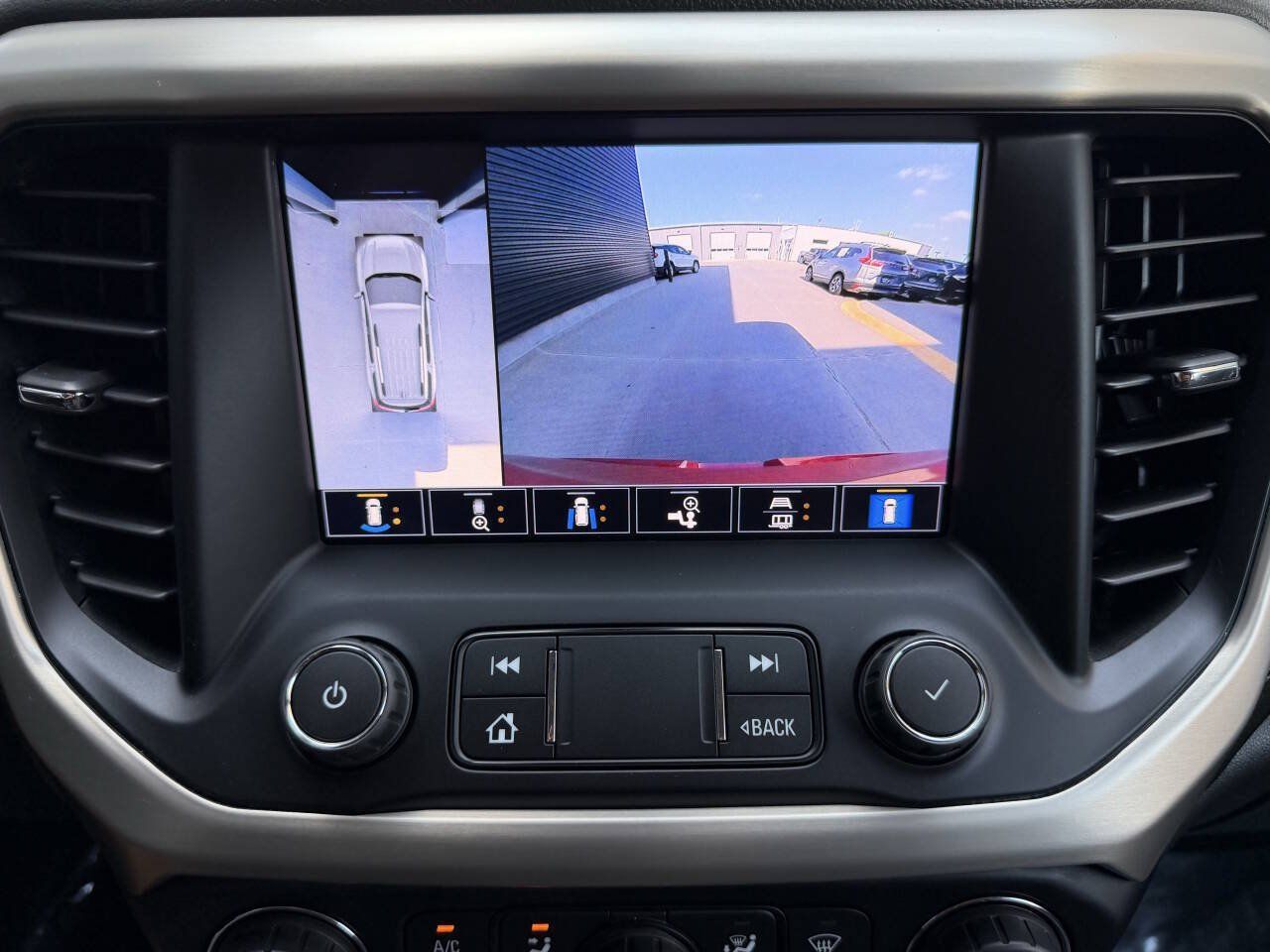 Used 2021 GMC Acadia Denali w/ Denali Ultimate Package AWD/4WD image 29