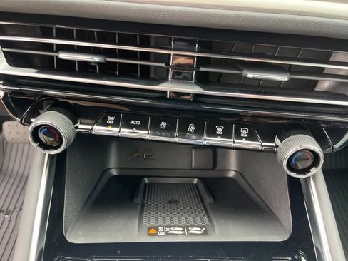 New 2026 Chevrolet Traverse LT w/ LPO, Floor Liner Package FWD image 29