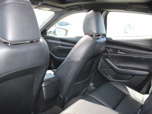 Used 2022 MAZDA MAZDA3 s FWD image 9