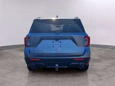 Used 2022 Ford Explorer XLT w/ Equipment Group 202A image 5