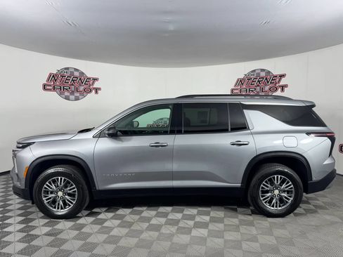 Used 2024 Chevrolet Traverse LT w/ Enhanced Driving Package AWD/4WD image 4