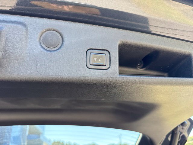 Used 2022 Chevrolet Equinox Premier FWD image 26