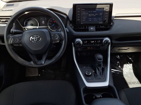 Used 2021 Toyota RAV4 LE AWD/4WD image 14