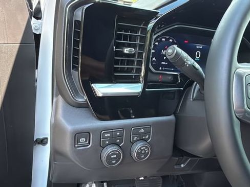 Used 2026 Chevrolet Silverado 1500 LT Trail Boss w/ LPO, Dark Essentials Package AWD/4WD image 21
