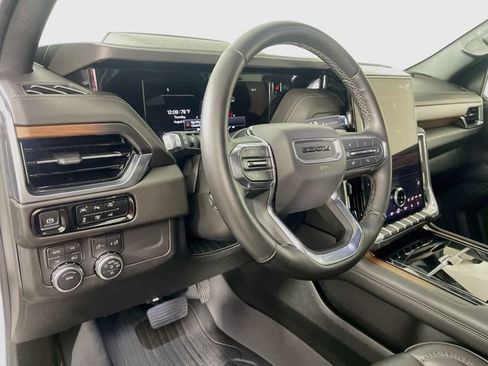 Used 2025 GMC Yukon Denali AWD/4WD image 10