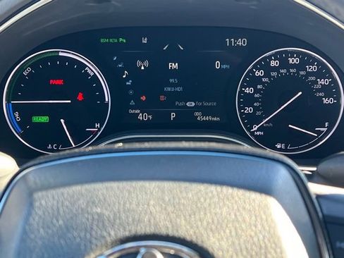 Used 2020 Toyota Avalon Limited image 27