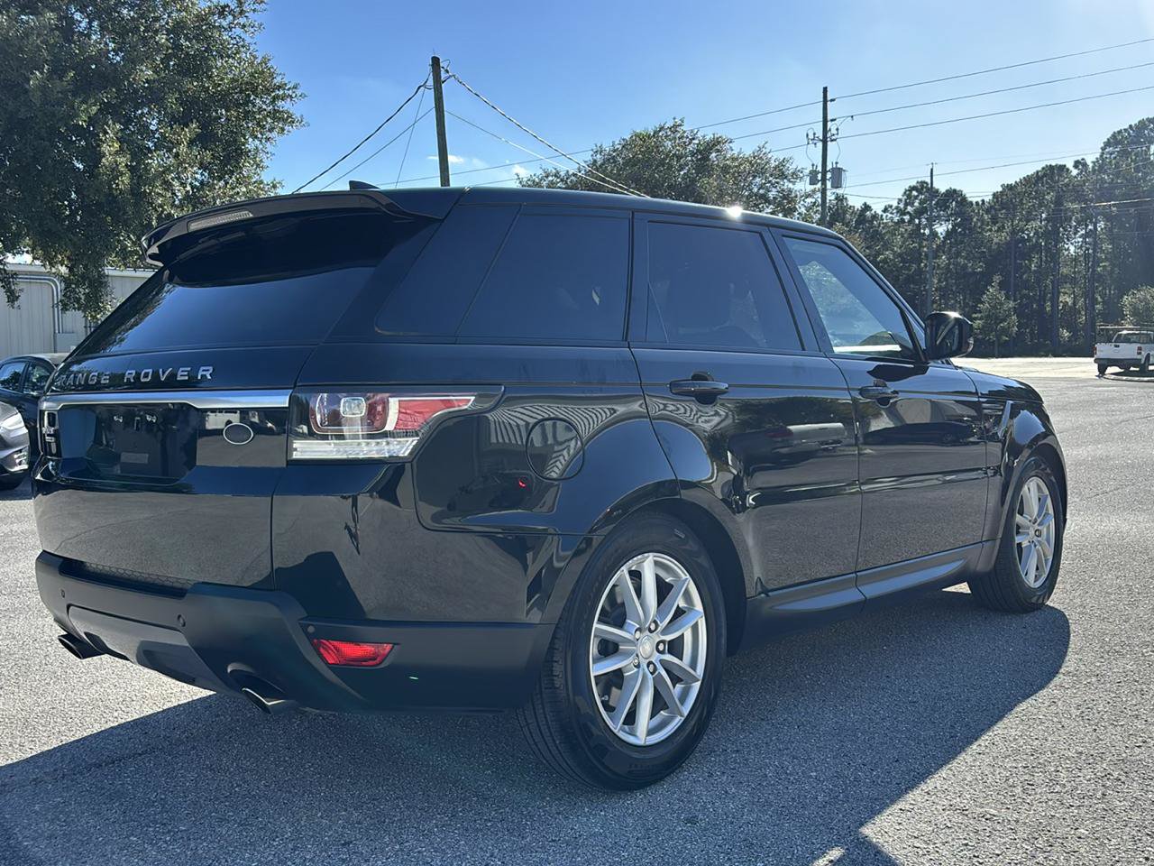 Used 2017 Land Rover Range Rover Sport SE AWD/4WD image 6