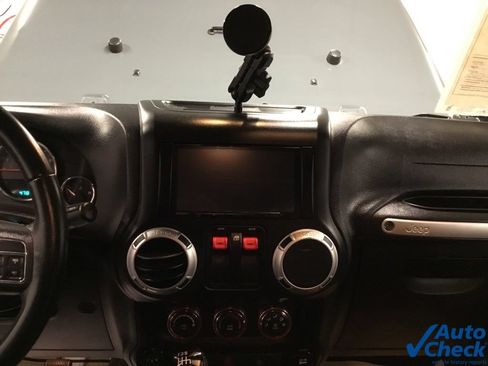 Used 2015 Jeep Wrangler Sahara w/ Connectivity Group AWD/4WD image 40