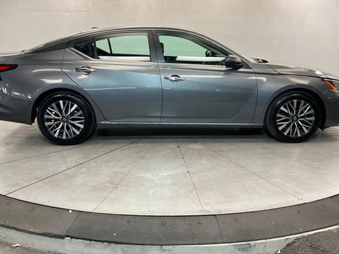Used 2025 Nissan Altima 2.5 SV FWD image 7