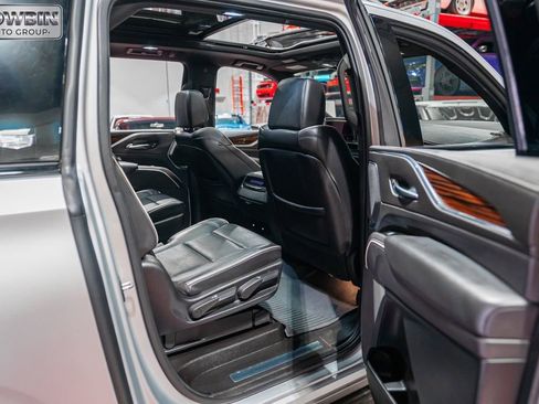 Used 2021 Cadillac Escalade ESV Premium Luxury image 16