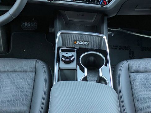 New 2026 Chevrolet Equinox LT w/ Convenience Package II FWD image 21