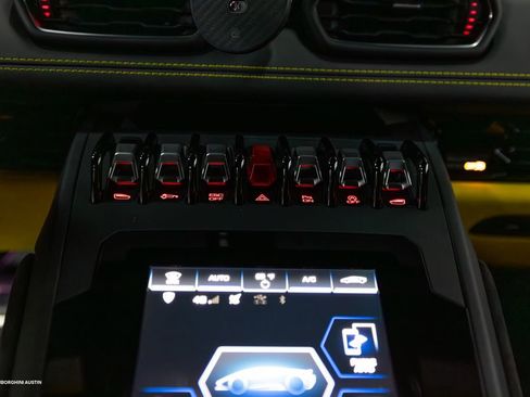 Used 2022 Lamborghini Huracan EVO image 24
