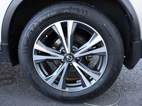 Used 2018 Nissan Rogue SL FWD image 42