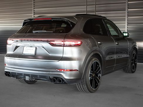 Certified 2023 Porsche Cayenne Turbo AWD/4WD image 8