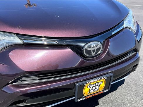 Used 2018 Toyota RAV4 XLE AWD/4WD image 8