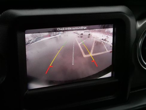 Used 2019 Jeep Wrangler Unlimited Sahara w/ Cold Weather Group image 30