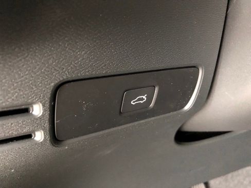 New 2025 Volvo XC40 B5 Core w/ Protection Package Premier image 11