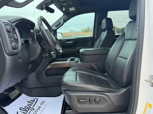 Used 2020 Chevrolet Silverado 1500 High Country w/ Technology Package AWD/4WD image 19