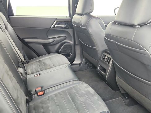 Used 2024 Mitsubishi Outlander FWD image 35