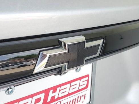 Used 2022 Chevrolet Traverse LT w/ Midnight/Sport Edition image 9