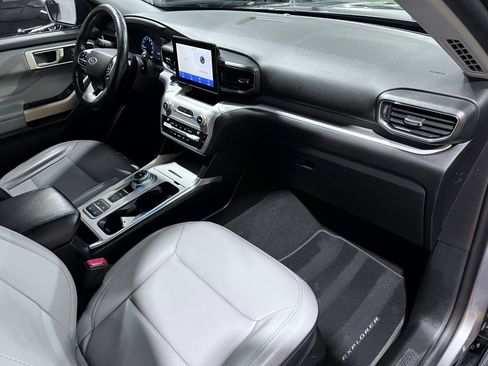 Used 2021 Ford Explorer XLT w/ Equipment Group 202A image 15